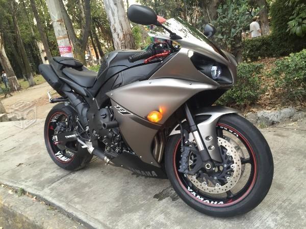 Yamaha R1 Black Raven -13