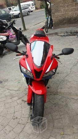 Cbr 600rr tricolo -08