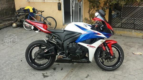 Cbr 600rr tricolo -08