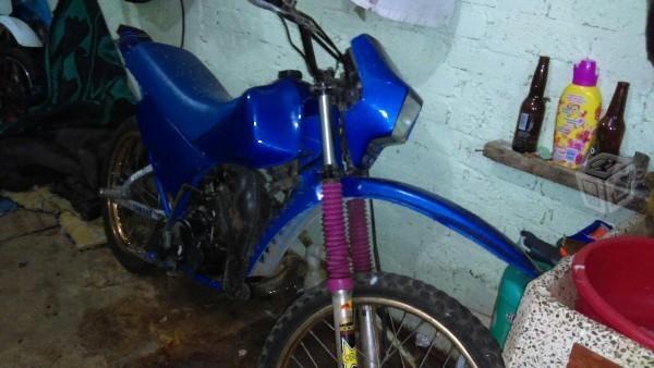 Vendo/c moto yamaha de175cc 2t -95