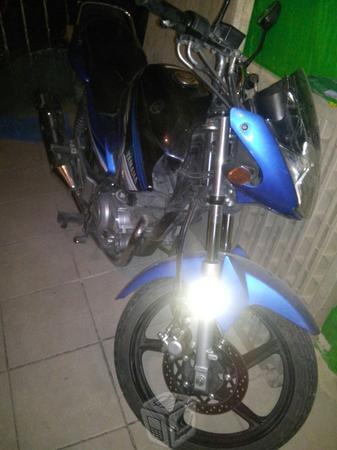 Moto azul linda Yamaha -13