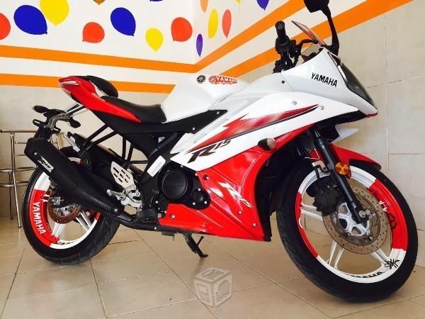 Impecable Yamaha R15 -13