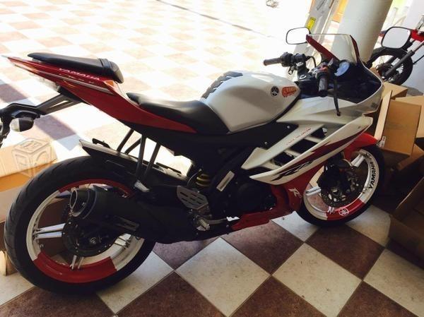 Impecable Yamaha R15 -13