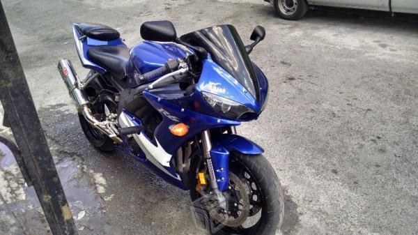 Buenisima Yamaha R6 -05