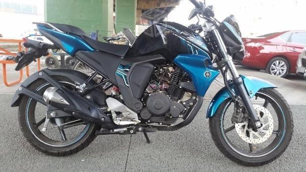 Yamaha FZS color azul mod. -16