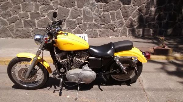 Harley sportster custom 883 -99