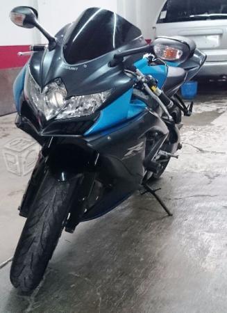 Suzuki GSXR750 en EXCELENTE ESTADO posible CAMBIO -09