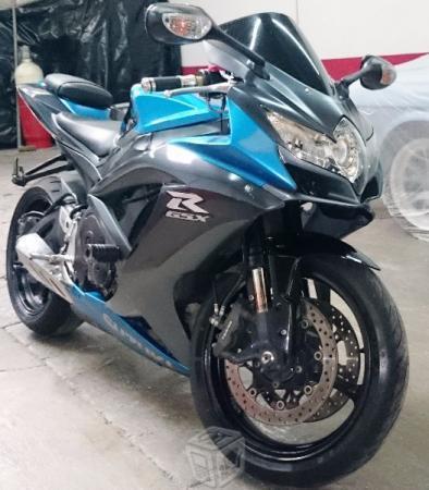 Suzuki GSXR750 en EXCELENTE ESTADO posible CAMBIO -09