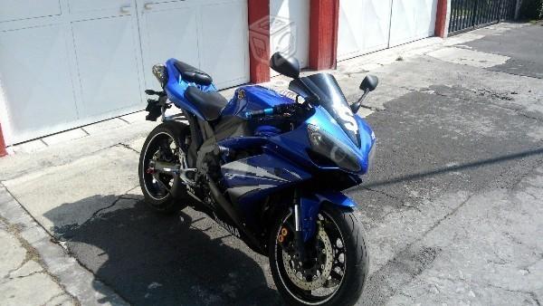 Yamaha r1 solo efectivo -07