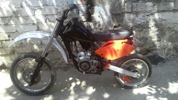 Motocicleta cros yamaha -95