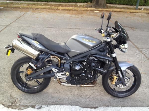 Flamante Triumph Street Triple R -09