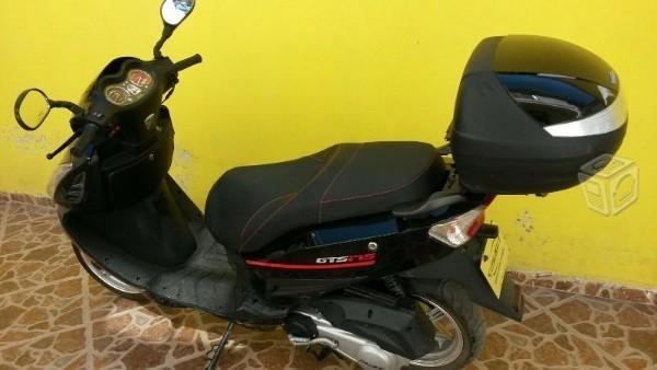 Se vende o cambia Italika -15