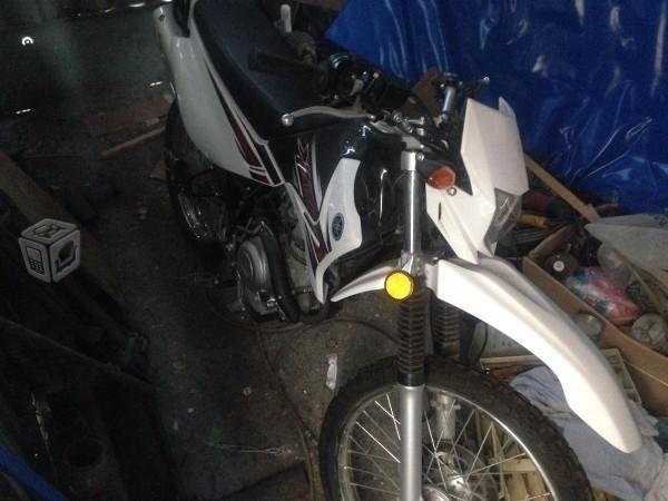 Se vende moto doble propósito -14