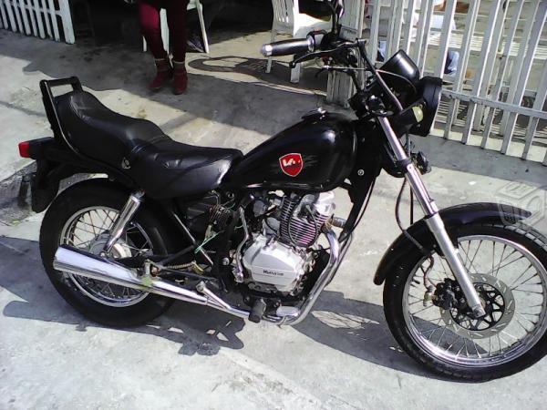 Motocicleta negra seminueva tipo rebel -11