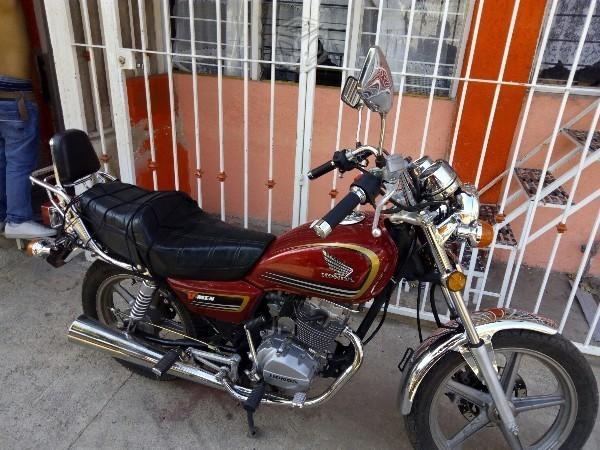 Motocicleta Honda en bueno estado -14