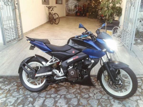 Pulsar 200 NS con accesorios -14