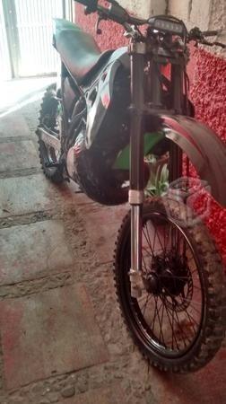 Imponente kawasaki 250cc 2t buenas condiciones