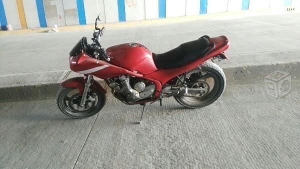 Motocicleta yamaha diversión -93