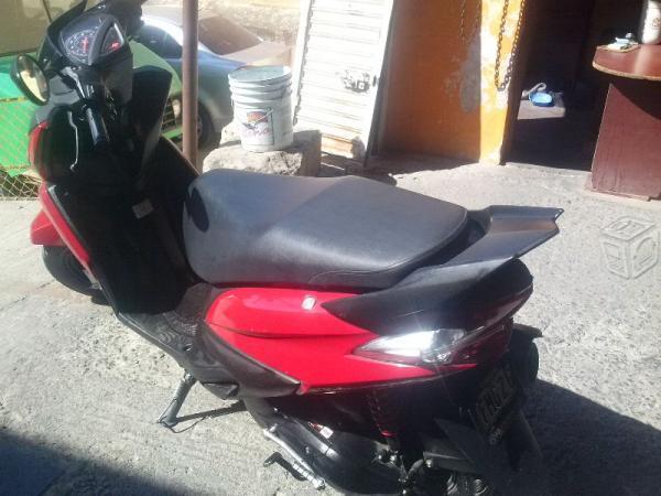 Yamaha roja bien tratada -05