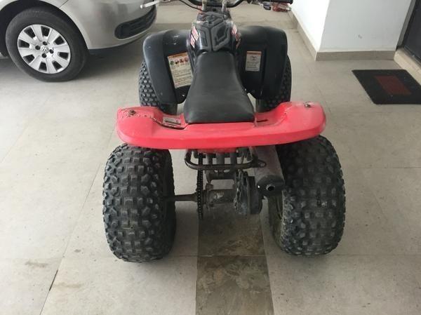 Vendo cuatrimoto Honda medianita -94