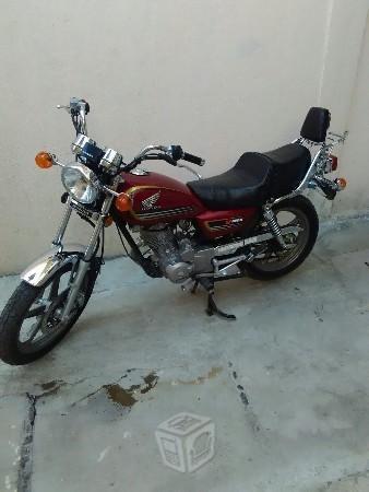 Motocicleta honda -13