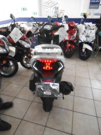 Motocicleta scotter trn 150 -16