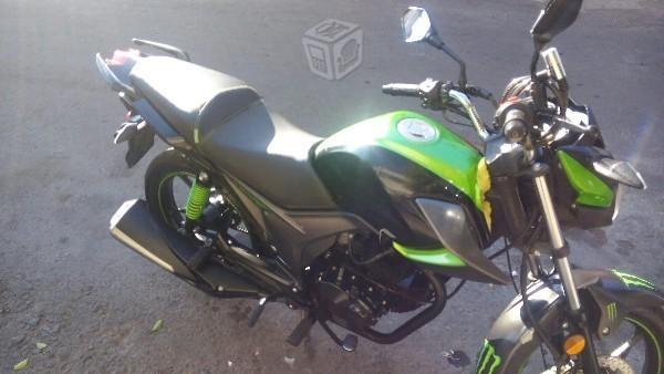 Se vende moto fz150 italika