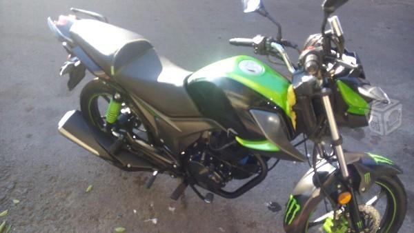 Se vende moto fz150 italika