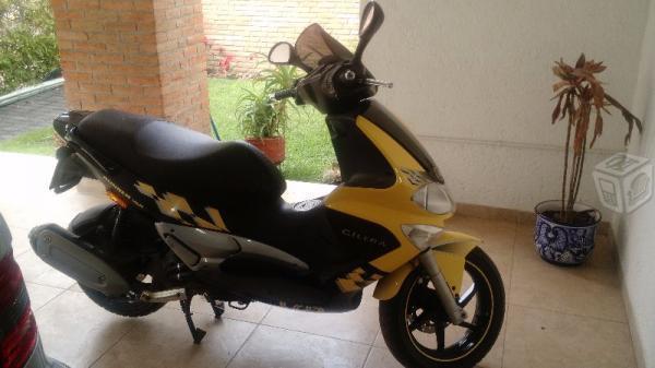 Moto tipo Scooter GILERA RUNNER VXR 200 CC -07