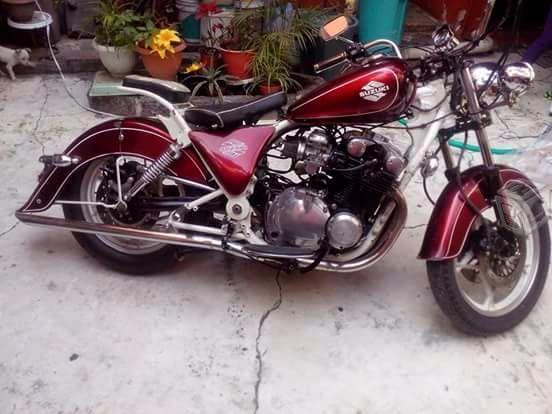 Motocicleta suzuki -81