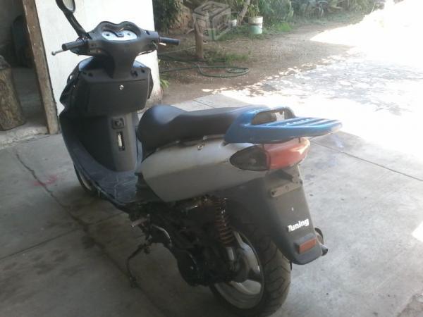 Vento scooter 150.c.c. sin adeudo -04