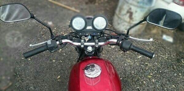 Motocicleta Roja Yamaha -13
