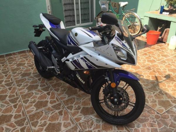 Yamaha R15 Edición Especial Blanca / Azul -14