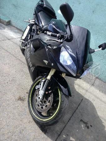 Yamaha R1 vendo o cambio -01