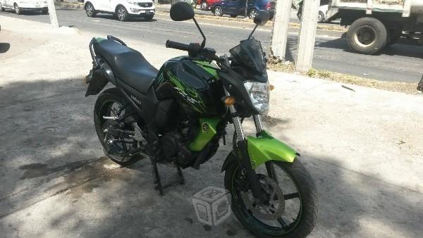 Ermosa moto fz -13