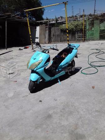 Moto Italika azul 150 cc