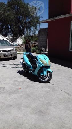 Moto Italika azul 150 cc