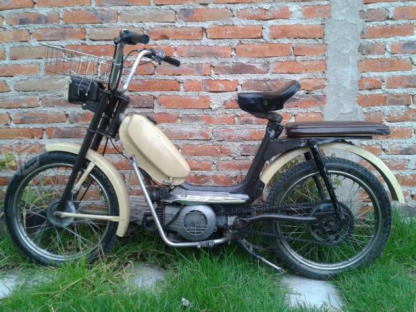 Bonita moto antigua, vintage, retro -72