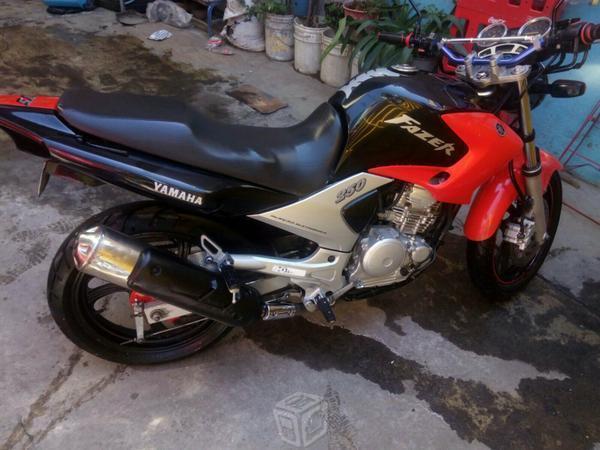 Yamaha fazer 250cc enllantada -09