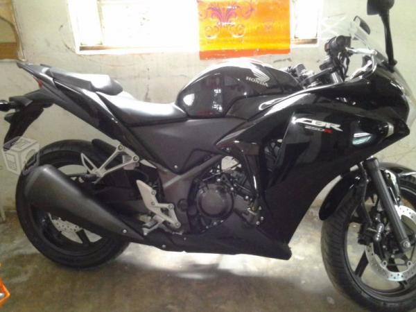 Motocicleta honda CBR 250 COLOR NEGRA -15