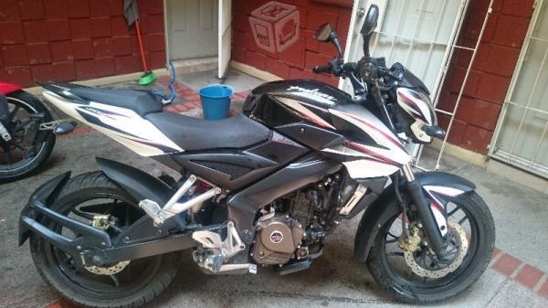 Moto Bajaj Pulsar 200 NS a tratar, cambio por auto -14