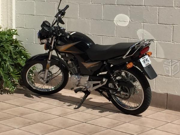 Motocicleta Yamaha Modelo Negra -14