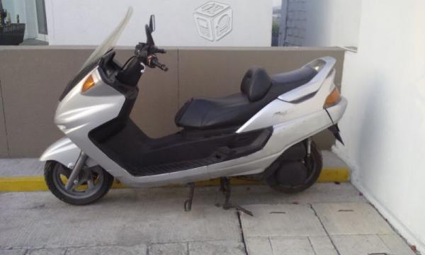 Maxy scooter yamaha 250 -01