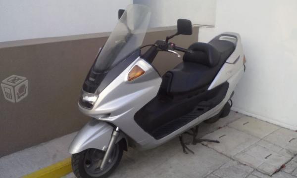 Maxy scooter yamaha 250 -01