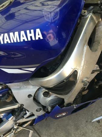 Yamaha R6 chocada -02