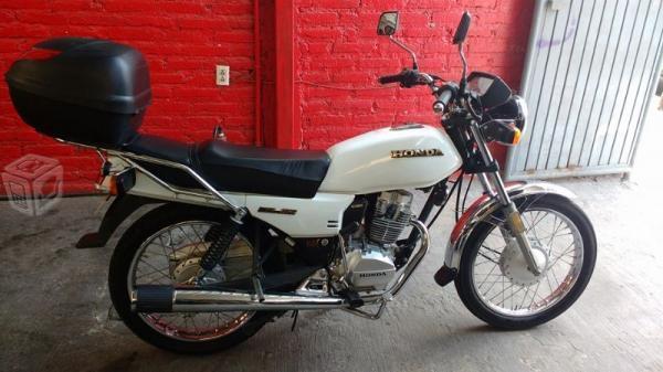 Motocicleta Honda 125 como nueva -13