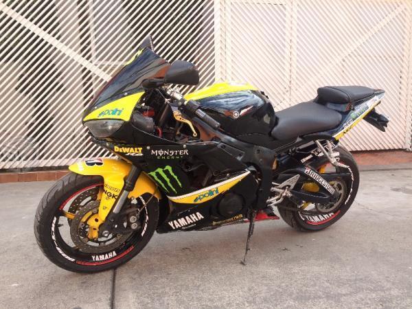 R6 Yamaha pista -05