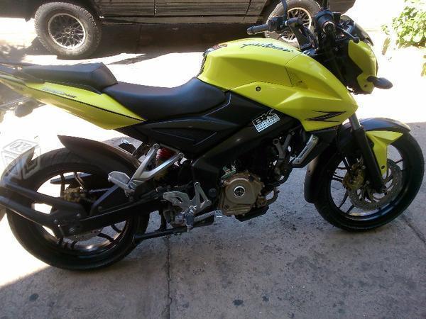 Moto pulsar edision especial