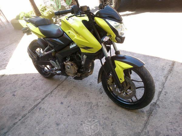 Moto pulsar edision especial