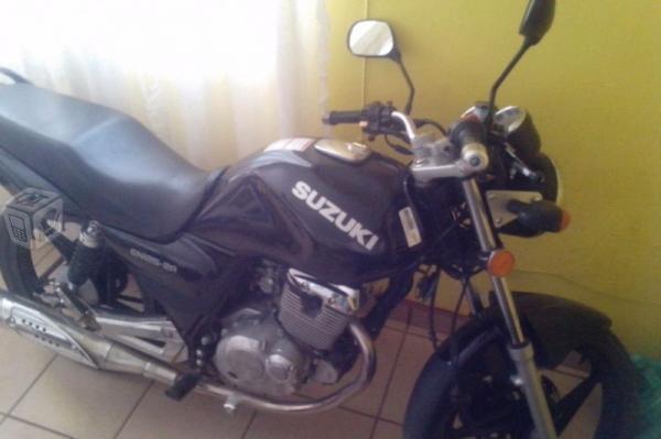 Suzuki EN 125cc 2a Negra -15